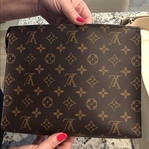 Auth LV Toiletry 26 with EXTRAS!